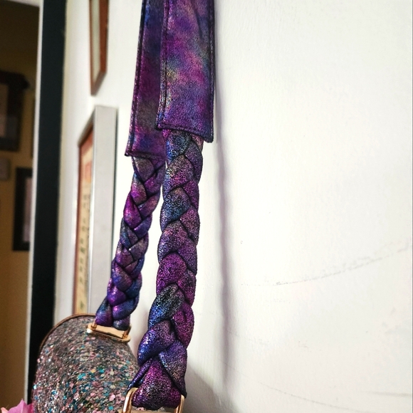 Sparkling floral metallic messenger bag - Picture 8 of 16